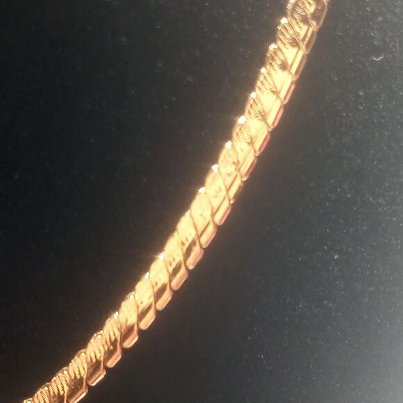 Avon Necklace Gold-tone 14" L Flat Chain Necklace Lobster Clasp Closure Vintage - Picture 2 of 8